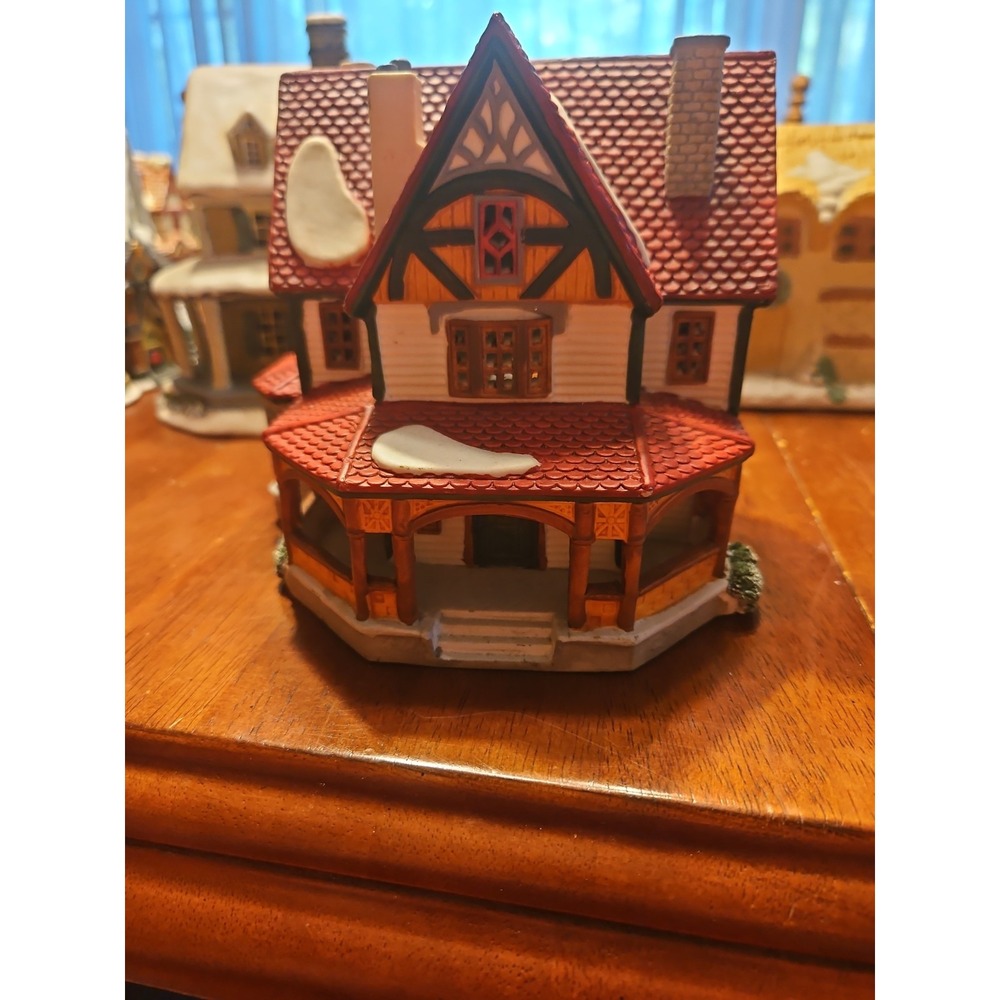 Retired 1996 Lemax Vail Village Chamberlain House / Christmas Village
